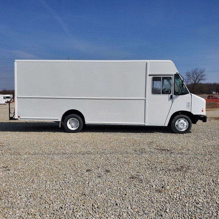 2023 Ford F59 Utilimaster 18′ P-1000 (19.5 GVWR) Walk-In Van - Image 4