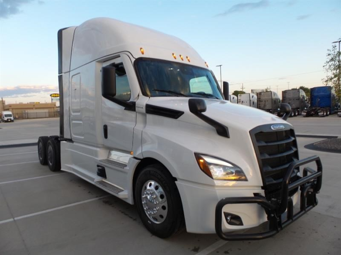 2025 Freightliner Cascadia 126" Sleeper Cab - Image 2