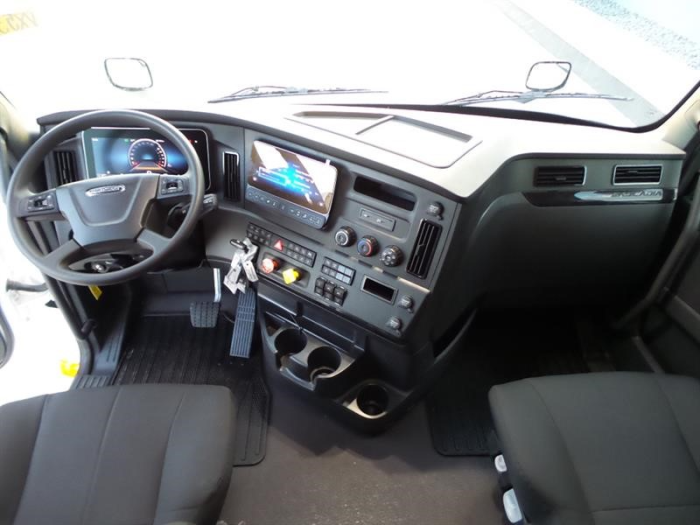 2025 Freightliner Cascadia 126" Sleeper Cab - Image 4