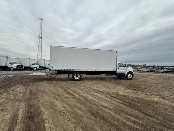 2023 Ford F650 Gas Regular Cab 26' Morgan Olson Dry Freight Body - Image 4