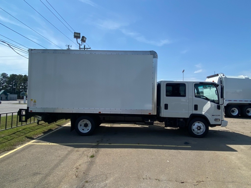 2024 Isuzu NPR HD Crew Cab with 16′ Duraplate box and liftgate, 14,500 ...